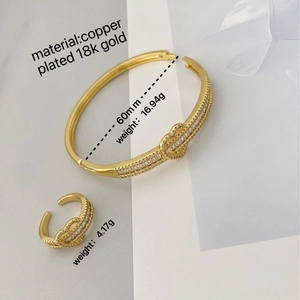 Ensemble bracelet et bague cœur plaqué or 18 carats avec pierres de zircone