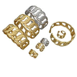 Conjunto de pulsera y anillo de cadena de eslabones en metal pulido oro y plata