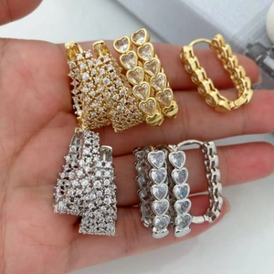 18K Vergulde Koperen Hart Creolen Voor Dames Glinsterende Zirkonia Geometrische Elegante Minimalistische Sieraden Cadeau