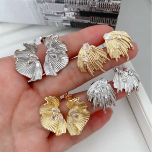 Elegant Angel Wing Copper 18K Gold Plated Stud Earrings With Zircon Inlaid Feather Petal Design Vintage Jewelry For Women Gift