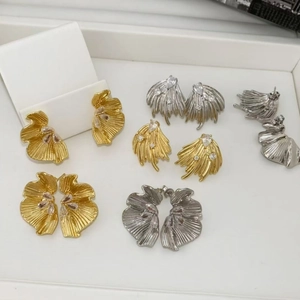 Exquisite angel wing stud earrings with sparkling zircons in gold and silver plating