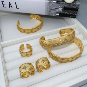 Vintage gold brushed jewelry set with flower star engravings and diamond accents