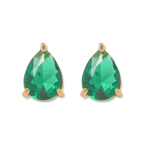 Détail de boucles d'oreilles poire en zircone vert émeraude avec plaqué or