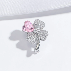 Exquisite silver four-leaf clover brooch with pink crystal and white zircon pavé setting