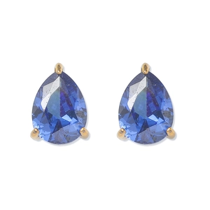 Gros plan détaillé des boucles d'oreilles saphir bleu poire avec monture en plaqué or