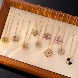 Vielseitige Kleeblatt Herz Kette mit funkelnden Diamanten in verschiedenen Farben