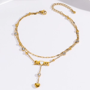 Zweilagiges goldenes Fußkettchen mit MOM-Buchstabenanhänger, Herz und Zirkonia-Akzenten