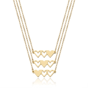 Collier triple cœurs superposés en finition dorée avec pendentifs pleins et ajourés