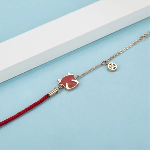 Rote Kordel und goldene Kette Armband mit süßem Emaille-Anhänger und Diamant-Akzent
