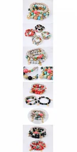 Dettaglio di perline boho multistrato con turchese, corallo e ciondoli a forma di cuore