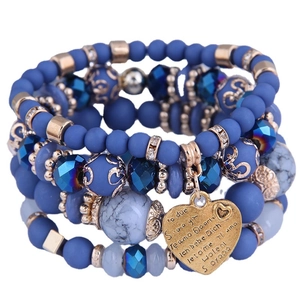 Meerlaagse kralenarmband set met blauwe kristallen kralen en gouden hartbedel