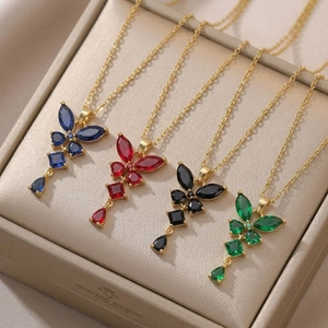 Collier Pendentif Papillon Acier Inoxydable Zircon Coloré Chaîne De Clavicule Élégante Bijoux Mode Pour Femmes