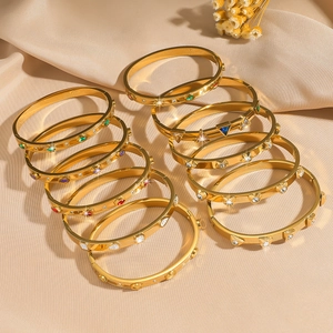 Bracelets luxueux en acier titane doré avec des pierres de zircon colorées sur satin