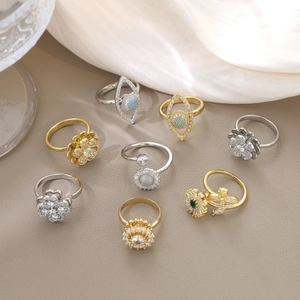 Set di 8 anelli bohémien in oro e argento con occhio e pietre di zircone