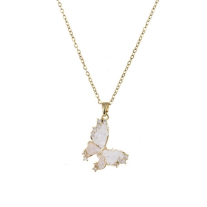 Elegante collar dorado con colgante de mariposa en nácar blanco y detalles de circón
