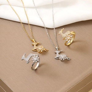 Titanstahl Hirsch Schneeflocke Rotierend Anhänger Halskette Verstellbar Offener Ring Zirkonia Schmuckset Für Damen Weihnachtsgeschenk