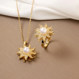 Set Gioielli Girasole Rotante Placcato Oro Acciaio Inossidabile Perla Artificial Zirconia Collana Pendente E Anello Lusso Leggero Gioielli Donna