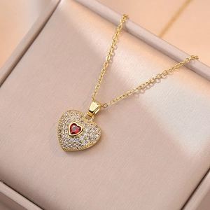 Collier cœur élégant en or 18 carats avec oxydes de zirconium et cristal rouge