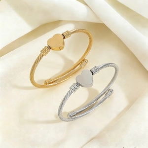 Bracelet Jonc Ouvert en Acier Inoxydable pour Femme Plaqué Or Argent Pendentif Cœur Bijoux de Mode Minimaliste