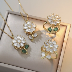 Franse Elegante Vergulde Titanium Staal Zirconia Madeliefje Bloem Ketting En Verstelbare Ring Sieraden Set Voor Vrouwen