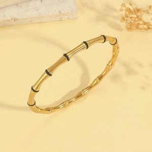 Gepolijste gouden roestvrijstalen bamboe armband met zwarte details voor dames
