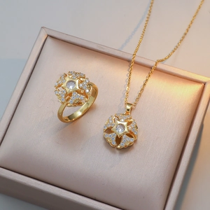 Leichter Luxus Titanstahl Zirkonia Schneeflocke Blume Anhänger Halskette Und Ring Schmuckset Für Damen Gold Silberfarben Eingelegte Accessoires