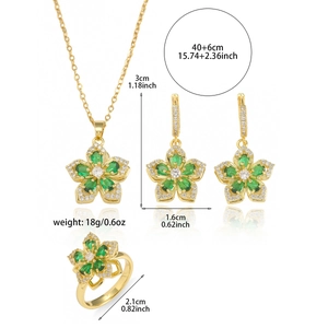 Détail de la parure de bijoux dorés 4 pièces avec fleurs orchidées vertes et zircons clairs