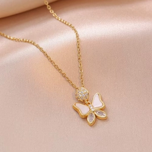 Gouden vlinderketting met witte parelmoer en marquise-vormige zirkoon accenten