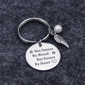 Porte-clés en acier titane avec aile d'ange, perle et pendentif citation d'amitié gravé