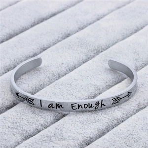 Bracciale rigido in acciaio inossidabile lucido argento con incisione I am Enough