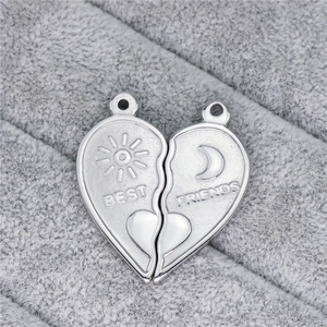 Set di collane con ciondolo a cuore per coppie con incisioni sole luna e testo Best Friends