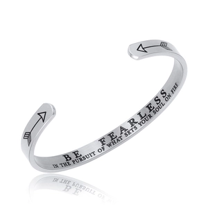Edelstahl Inspirierender Gravierter Armreif Be Fearless Pursuit Offener Armreif Für Damen Herren Pfeil Design Motivierender Schmuck Geschenk