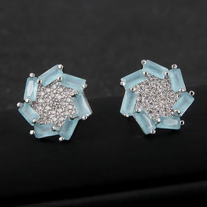 Orecchini a fiore con cristalli di zaffiro blu e pavé di zirconi bianchi lucidi