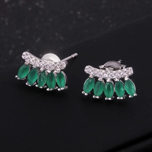 Pendientes de plata en forma de abanico con circones verde esmeralda y pequeños diamantes