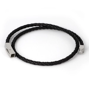 Pulsera de doble capa en cuero negro trenzado con cierre magnético de acero inoxidable