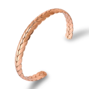 Roségoldenes verstellbares Manschettenarmband mit Ährenmuster und Webstruktur für Damen