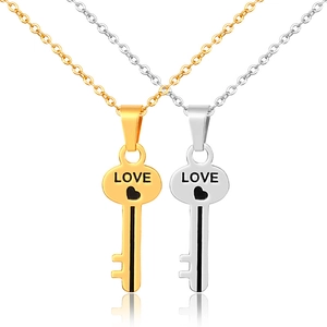 Titanium Staal Sleutel Hanger Halsketting Voor Vrouwen Hart LOVE Gegraveerde Sleutel Sieraden Cadeau Goud Zilver Mode