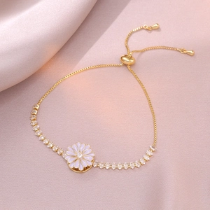 Gouden zonnebloem armband met paarse bloembladen, zirkoon en verstelbare schuifketting