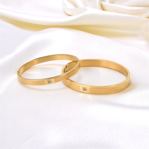 Frosted gold 316L stainless steel bracelet set with single crystal and snap closure
