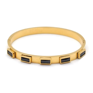 Brazalete minimalista de oro de 18K con cinco gemas negras rectangulares engastadas