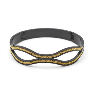 Bracelet jonc géométrique vague pour hommes en acier noir avec maille dorée entrelacée