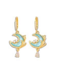 Elegante goldene Mondsichel-Ohrringe mit hellblauem Emaille und Zirkon-Tropfenanhängern