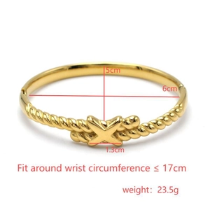 Gedetailleerde afmetingen van de 18k vergulde gedraaide armband met diamanten kruisknoop