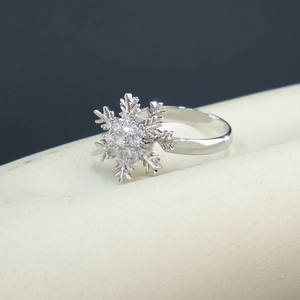 Bague flocon de neige rotative avec oxydes de zirconium et finition argentée polie