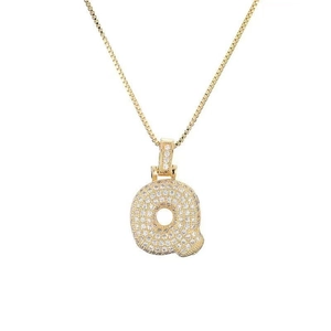 Collier en cuivre plaqué or avec pendentif lettre Q serti de zircons sur une chaîne box
