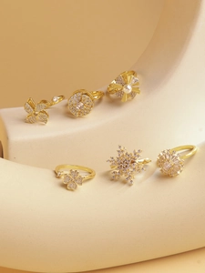 Detalle de anillos giratorios de molinillo con circonitas y baño de oro de 18 quilates