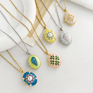 Locket ketting met emaille olieverf ovale hangers in goud en zilver finish