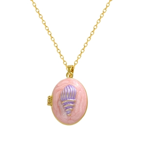 Elegante gouden ketting met roze emaille medaillon en paars schelpreliëf voor dames