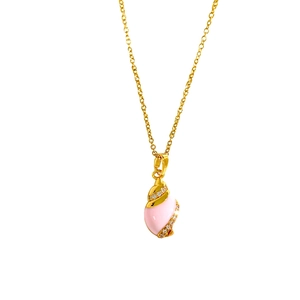 Elegante collana in acciaio al titanio dorato con ciondolo a conchiglia rosa e cristalli