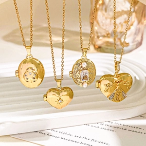 Eight-pointed star locket necklaces with vintage gold finish and openable photo frames